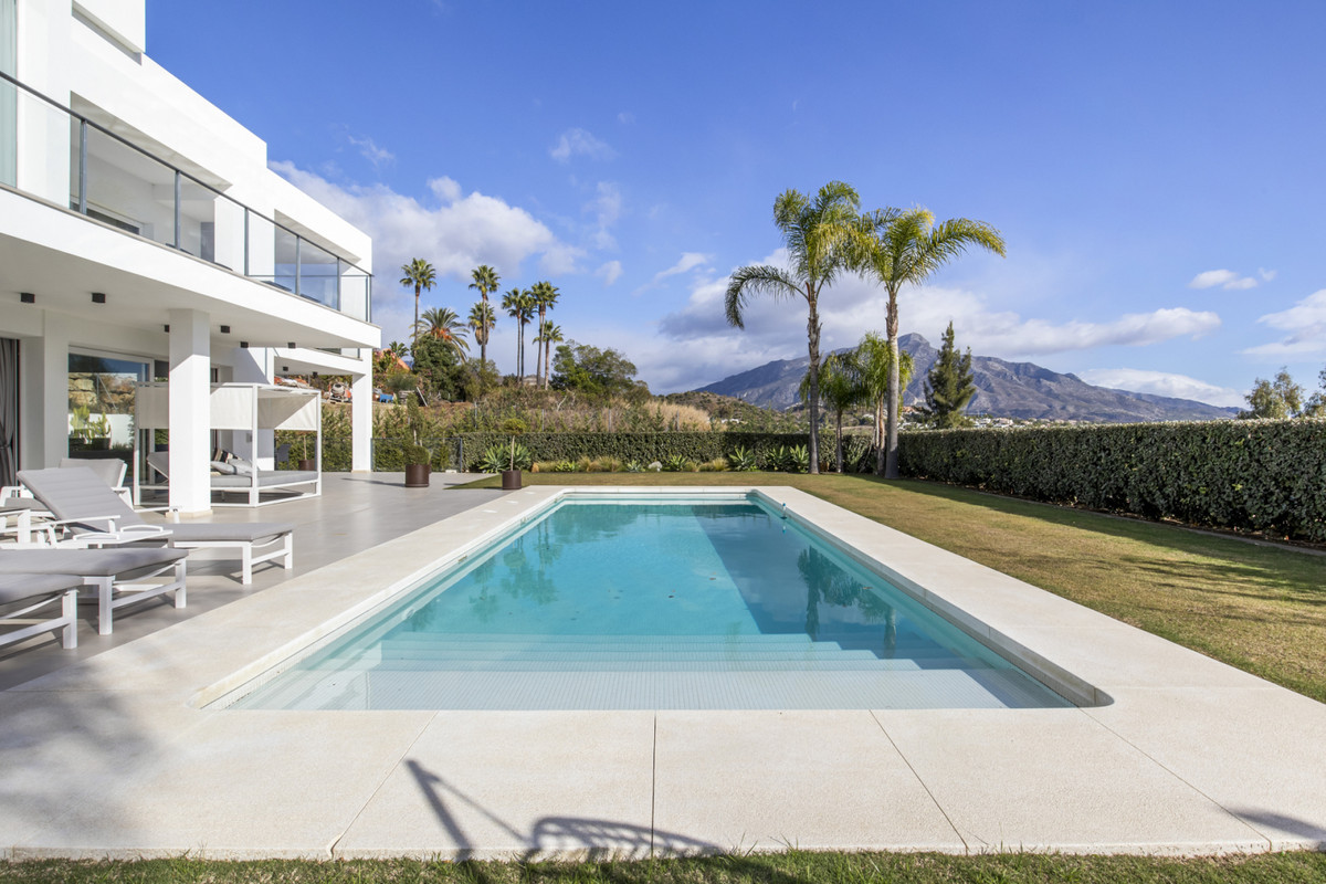 Qlistings - Beautiful Detached 5 Bedrooms House Villa in Mijas, Costa del Sol Property Thumbnail